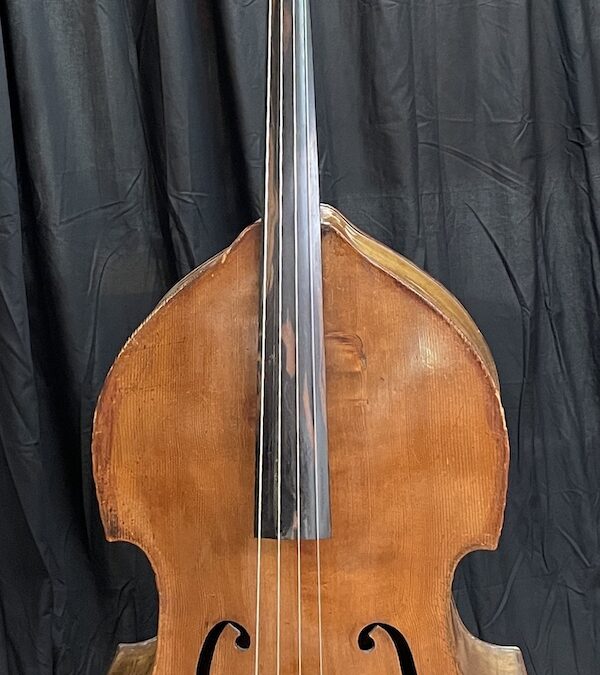 15. Oude 4/4 Boheemse Contrabas, lichtbruin
