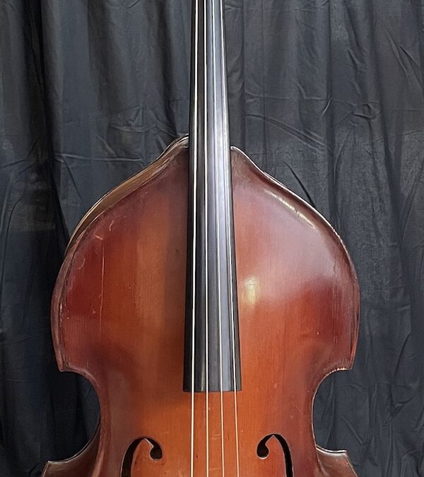 17. Kleine Boheemse Contrabas, Oud