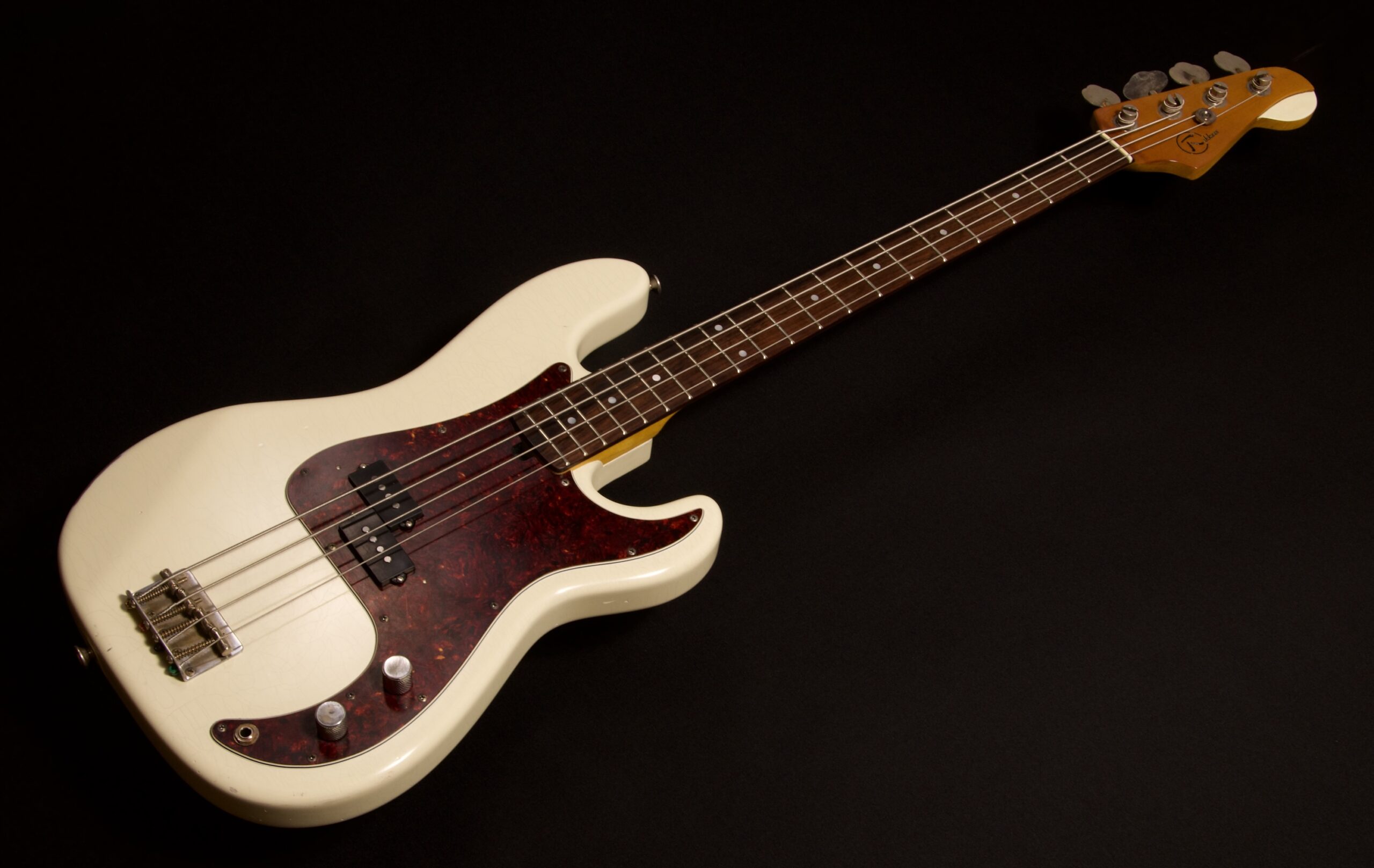 Rikkers Classicline 4-string Buckeye_Padauk_Overview